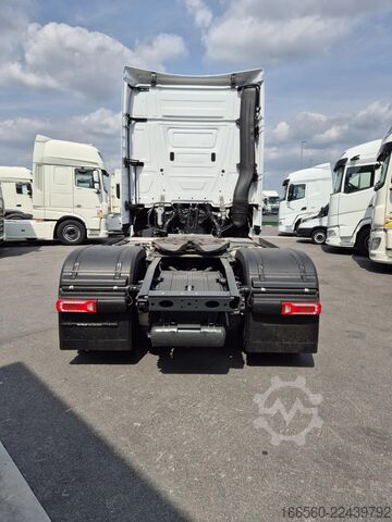 Standardowy ciągnik Mercedes-Benz Actros 1945 LS