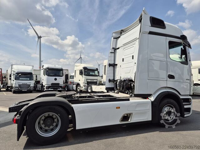 Standardowy ciągnik Mercedes-Benz Actros 1945 LS