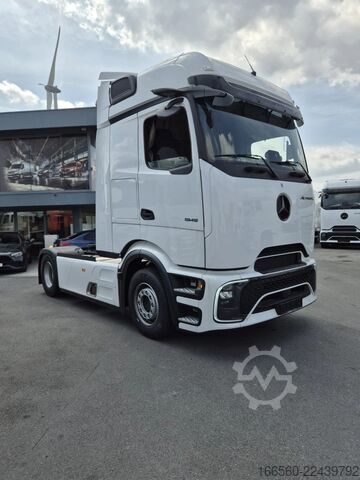 Standardowy ciągnik Mercedes-Benz Actros 1945 LS
