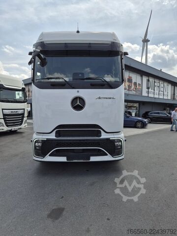 Standardowy ciągnik Mercedes-Benz Actros 1945 LS