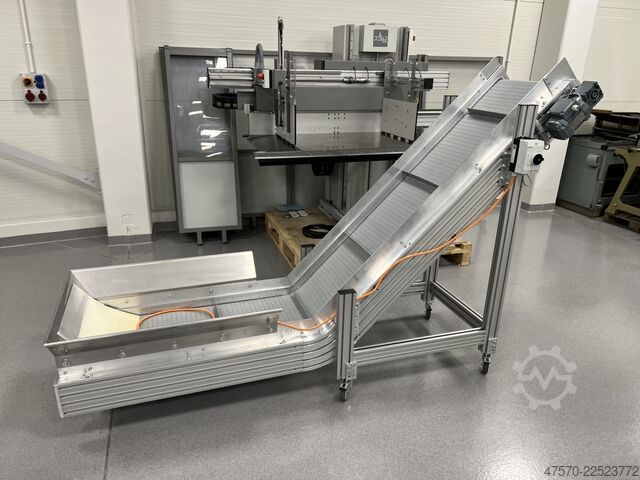 Mesin pemotong mati Conveyor belt for waste removal from guillotine, three-knife trimmer