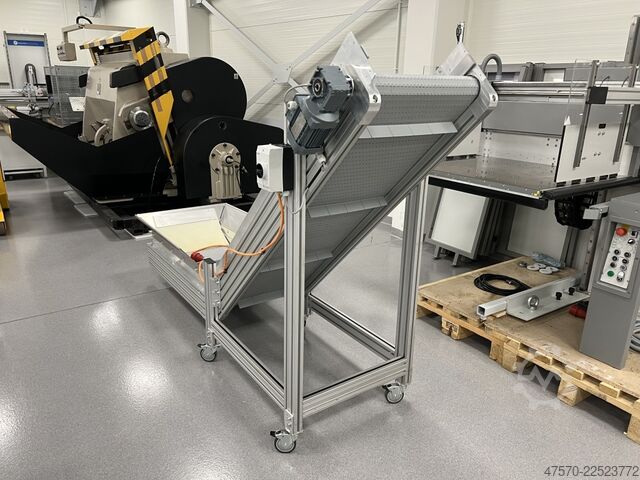 Mesin pemotong mati Conveyor belt for waste removal from guillotine, three-knife trimmer