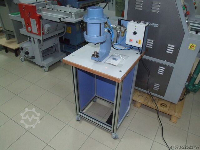 Eyeletting machine Eyeletting machine for advertising banners