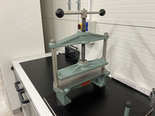 Buchbindepresse für das Abpressen des Rückens Curt Beier B500 bookbinding press for backing