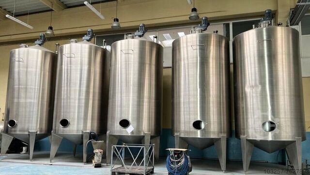 5 tanks Stainless steel tanks with mixer 20 m3
