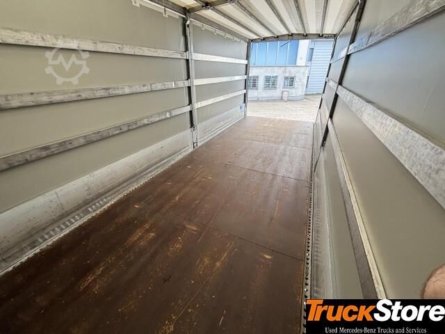 Камион со платформа и церада  Atego 1530L CURTAINSIDER Curtainsider