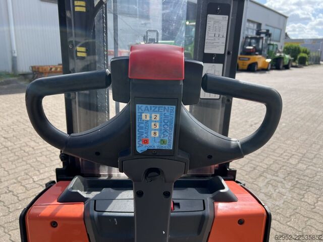 手动堆高车 Toyota SWE 120 L