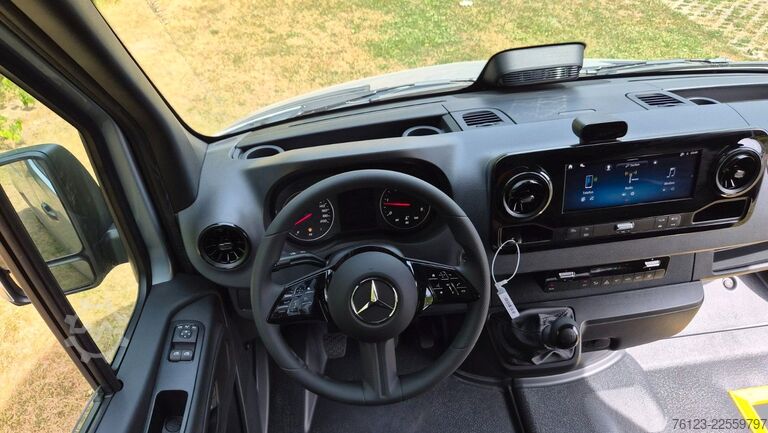 Minibusz MERCEDES-BENZ 517 Lord Comfort XXL Vorlauffahrzeug 23 SS