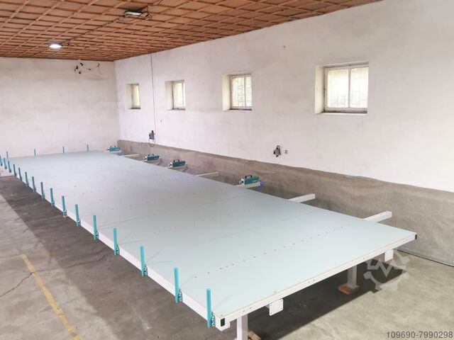 Assembly table for prefabrication of hou 