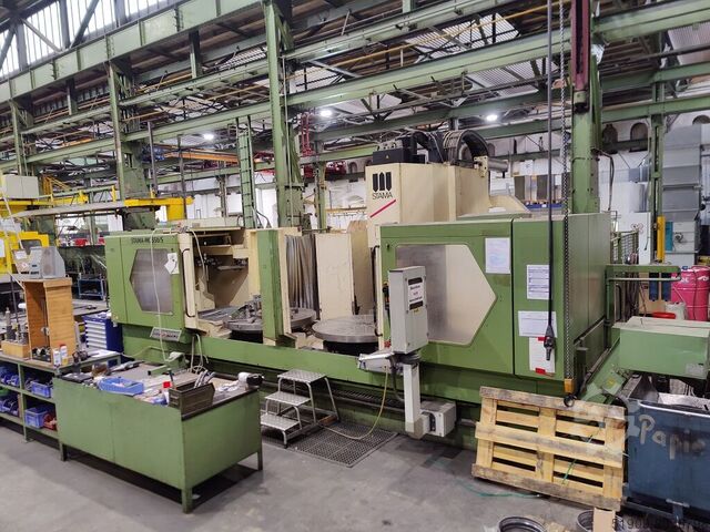 Double station machining center 