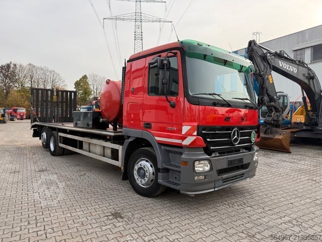 Automašīnu pārvadātājs MERCEDES-BENZ 2541 Actros Baumaschinentransporter hydr. Rampen