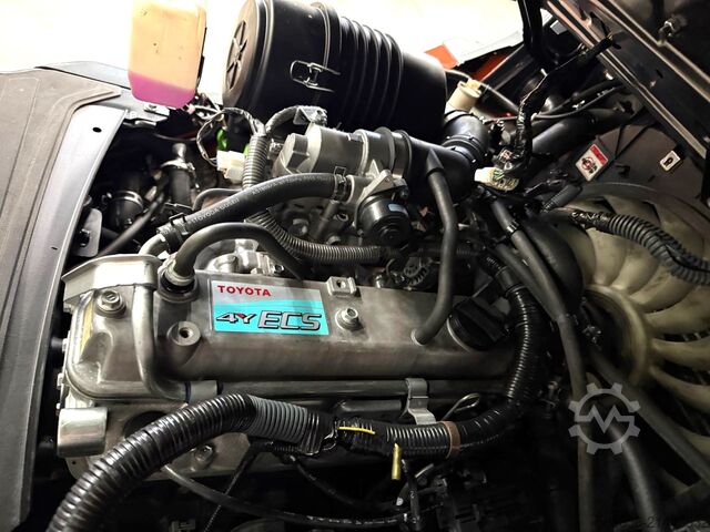 Carretilla elevadora Toyota 11027 - 06-8FG20F