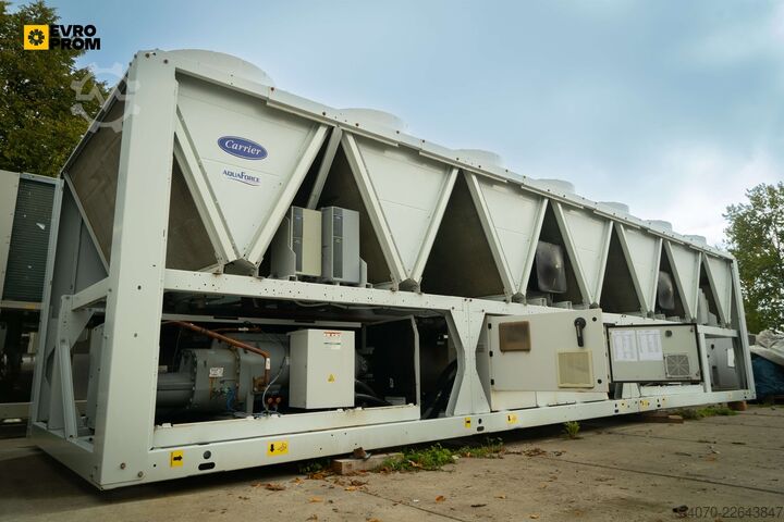 ψύκτης Used Industrial Chiller CARRIER - 890 kW | With warranty