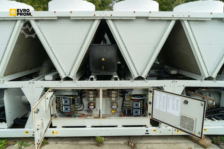 ψύκτης Used Industrial Chiller CARRIER - 890 kW | With warranty