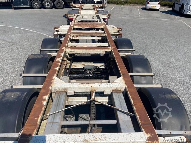 Transportasi kontainer Fruehauf 3 Axles 1x45ft, 1x30ft, 1x40ft, 2x20ft  extanda...