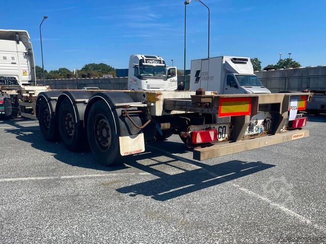 Transportasi kontainer Fruehauf 3 Axles 1x45ft, 1x30ft, 1x40ft, 2x20ft  extanda...