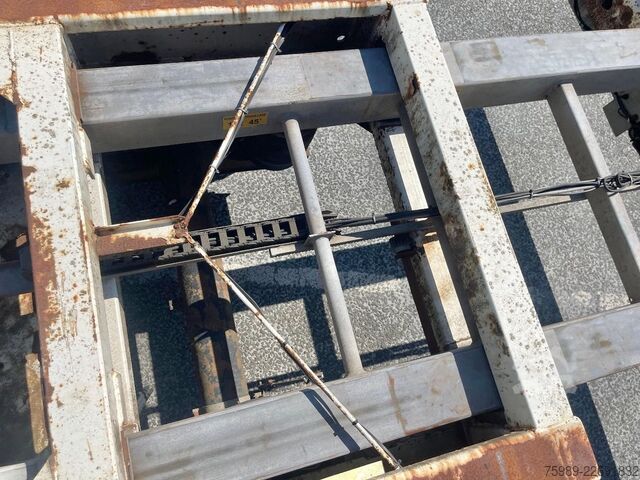 Transportasi kontainer Fruehauf 3 Axles 1x45ft, 1x30ft, 1x40ft, 2x20ft  extanda...