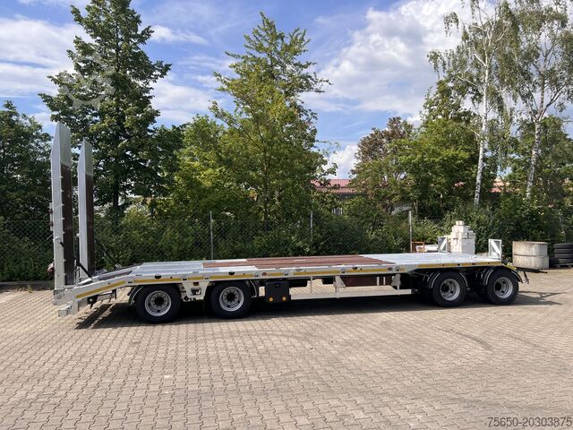 Remolque de plataforma baja Möslein T4 VB H1 gerade  neuer 4 Achs Tieflader gerade hydraulischen Rampen