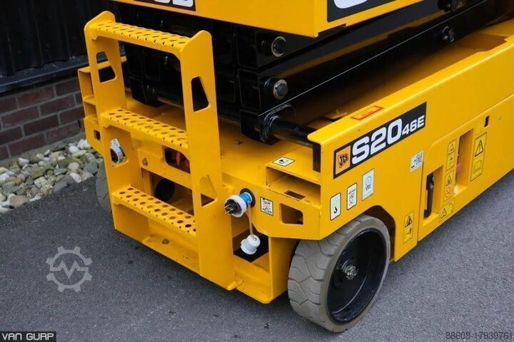 Scissor lift JCB S2046E