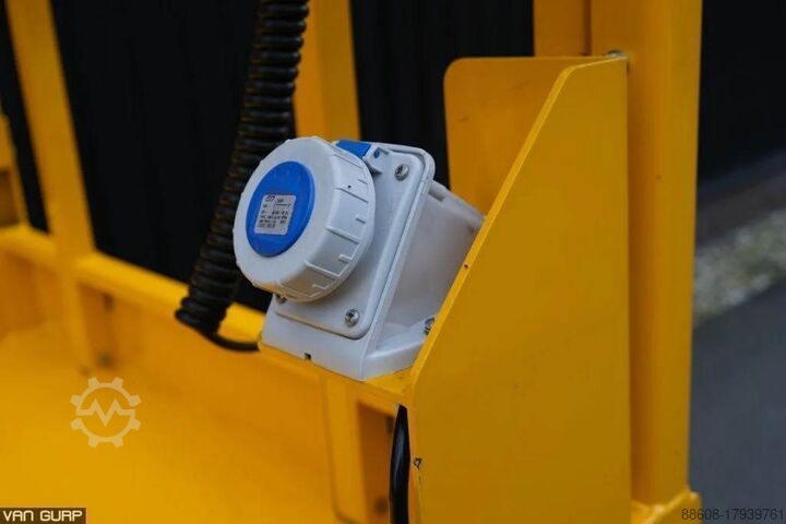 Scissor lift JCB S2046E