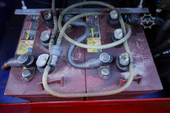 Scissor lift Holland Lift Ecostar HL-9710 Electric, 12m Working Height, 325k