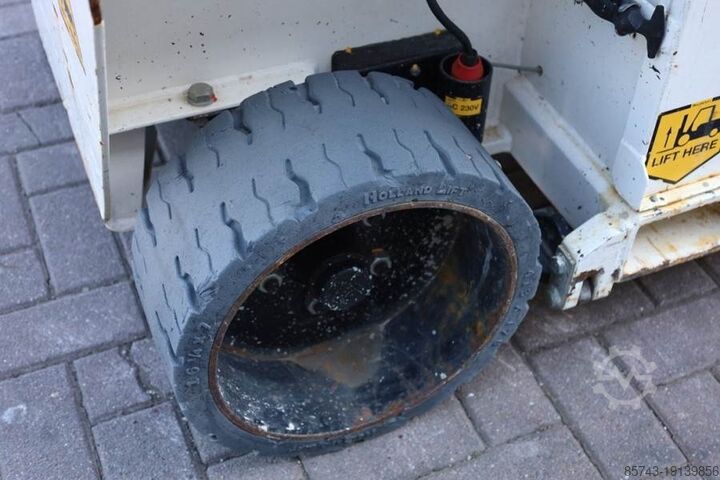 Scissor lift Holland Lift Ecostar HL-9710 Electric, 12m Working Height, 325k