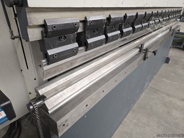 เครื่องดัดแผ่นโลหะ Haco ERM 36150