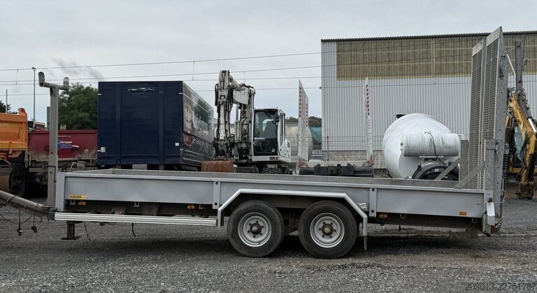 Treler pengangkut rendah HUMBAUR HS 106020 BS Anhänger mit Laderampe