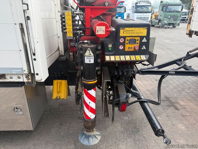 Automobilis ar plakanu platformu MAN TGX 26.470 Euro 6 Abrollkipper mit Ladekran