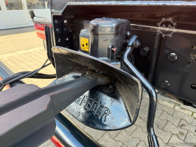 Automobilis ar plakanu platformu MAN TGX 26.470 Euro 6 Abrollkipper mit Ladekran