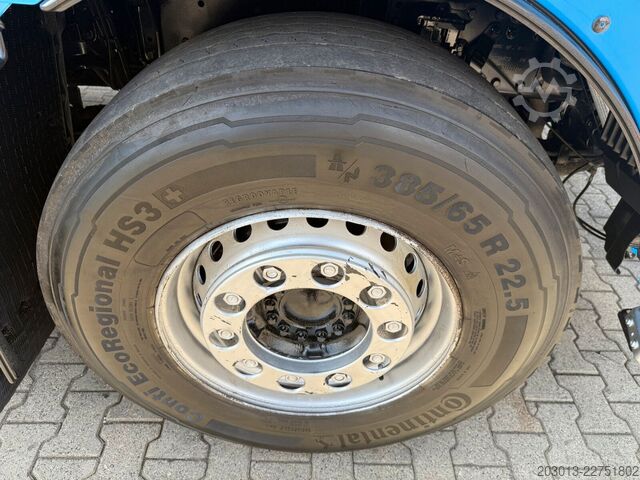 Automobilis ar plakanu platformu MAN TGX 26.470 Euro 6 Abrollkipper mit Ladekran