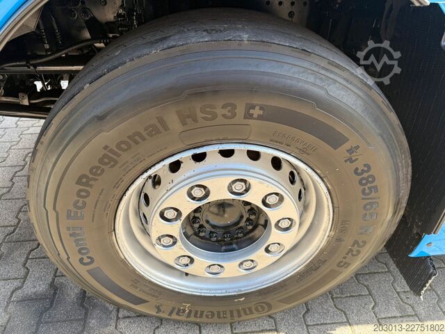 Automobilis ar plakanu platformu MAN TGX 26.470 Euro 6 Abrollkipper mit Ladekran
