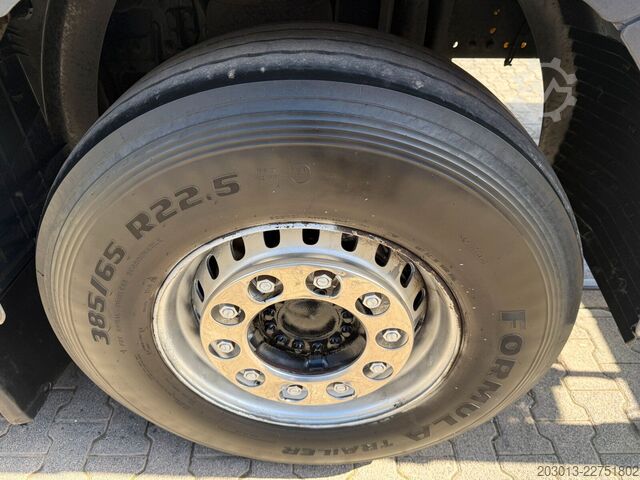 Automobilis ar plakanu platformu MAN TGX 26.470 Euro 6 Abrollkipper mit Ladekran