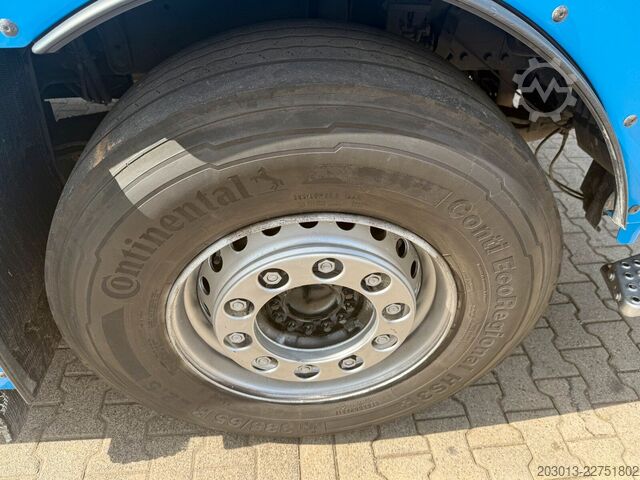 Automobilis ar plakanu platformu MAN TGX 26.470 Euro 6 Abrollkipper mit Ladekran