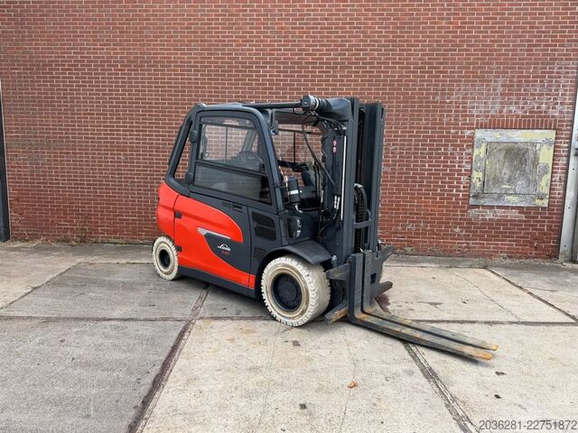 Elektryczny wózek widłowy 4-kołowy Linde E50HL-01/600