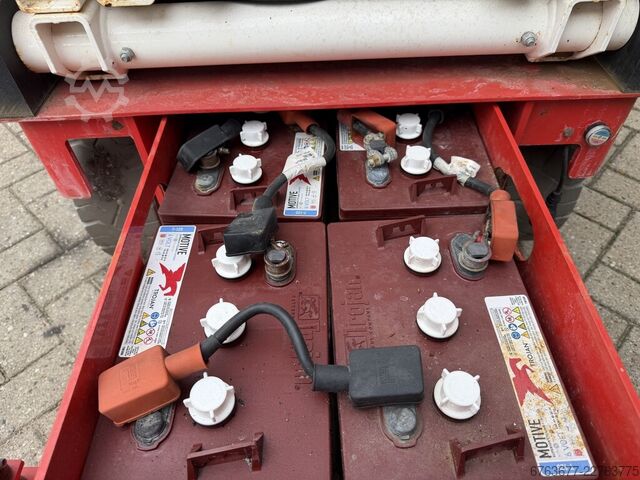 Plataforma elevadora de tijera Haulotte Compact 8, altura de trabajo 8 m, 225 horas de uso, año 2013 HAULOTTE Compact 8 8M werkhoogte 225uur / 2013