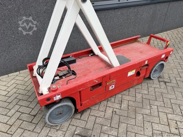 Plataforma elevadora de tijera Haulotte Compact 8, altura de trabajo 8 m, 225 horas de uso, año 2013 HAULOTTE Compact 8 8M werkhoogte 225uur / 2013