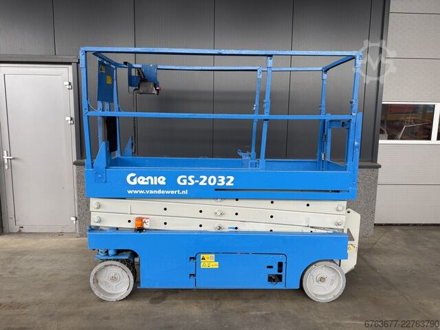 Genie GS-2032 sakselift, sakseplattform 2006 / 1200 timer, 8 m arbeidshøyde GENIE GS-2032 schaarlift schaar hoogwerker 2006 / 1200uur 8mtr werkhoogte