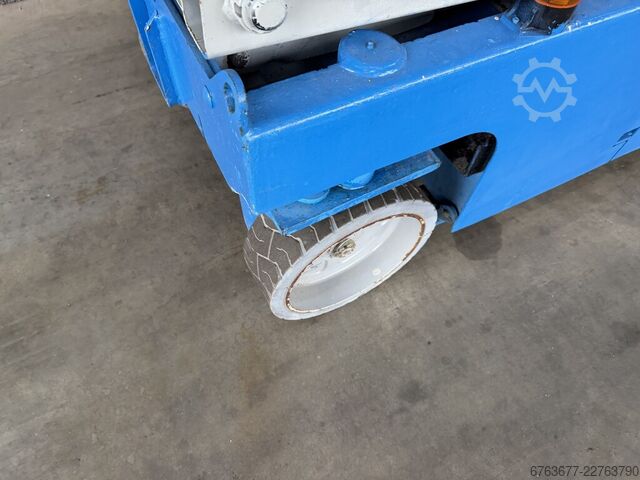 Genie GS-2032 sakselift, sakseplattform 2006 / 1200 timer, 8 m arbeidshøyde GENIE GS-2032 schaarlift schaar hoogwerker 2006 / 1200uur 8mtr werkhoogte