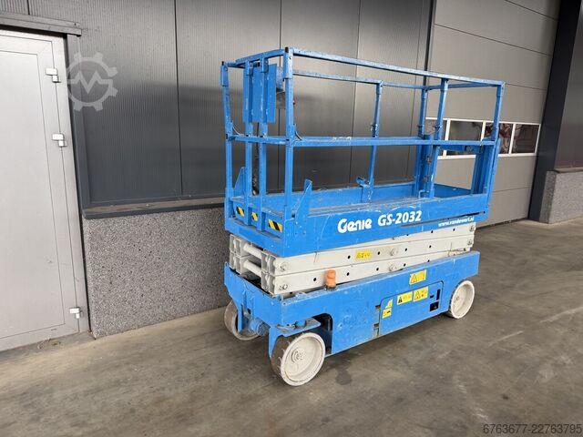 Genie GS-2032 sakselift / saksearbeidsplattform 2006 / 1010 timer 8m arbeidshøyde GENIE Genie GS-2032 schaarlift schaar hoogwerker 2006 / 1010uur 8mtr werkhoogte