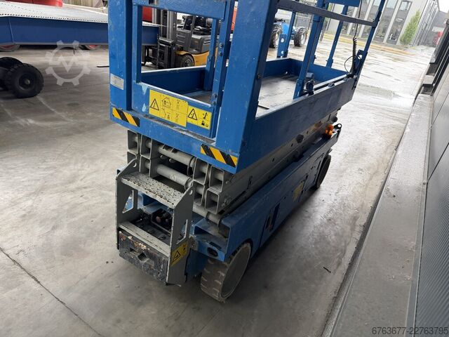 Genie GS-2032 sakselift / saksearbeidsplattform 2006 / 1010 timer 8m arbeidshøyde GENIE Genie GS-2032 schaarlift schaar hoogwerker 2006 / 1010uur 8mtr werkhoogte