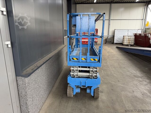Genie GS-2032 sakselift / saksearbeidsplattform 2006 / 1010 timer 8m arbeidshøyde GENIE Genie GS-2032 schaarlift schaar hoogwerker 2006 / 1010uur 8mtr werkhoogte