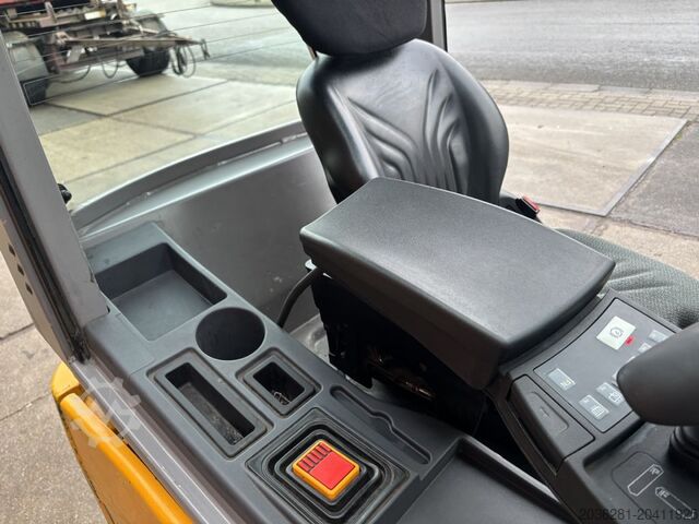 इलेक्ट्रिक 3 व्हील फोर्कलिफ्ट Jungheinrich EFG 216k