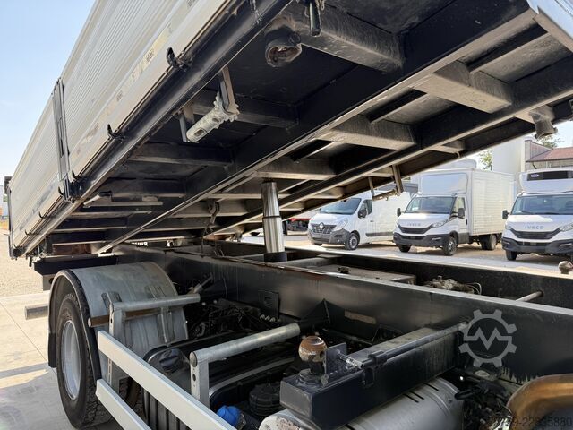 Camion-benne tricar Iveco Eurocargo 140E18