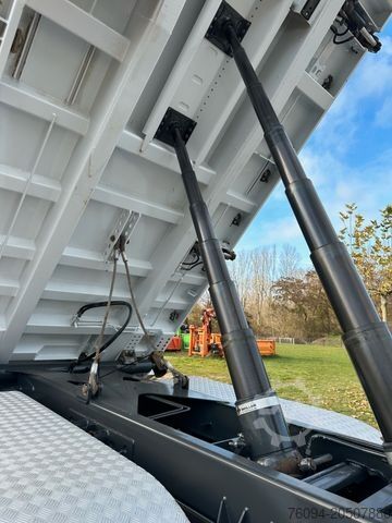 Dreiseitenkipper LKW MERCEDES-BENZ Arocs 3251 8x4 MEILLER Bordmatik Plane