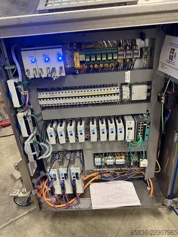 Riempitrice volumetrica a 8 teste per liquidi, ideale per salamoia e salse. Unknown 