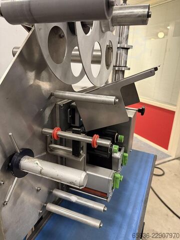 Etichettatrice Van Oers LPX 400 "blow print and apply" con nastro trasportatore Van Oers United LPX 400 blow