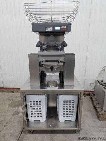 Spremiagrumi automatico Zummo su mobile in acciaio inox Zummo 
