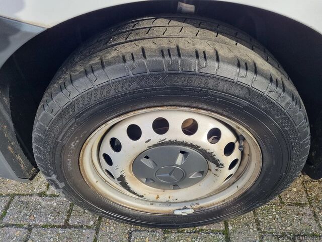 Furgoneta con caja Mercedes-Benz Vito 114 CDI L2 Euro 6 RWD 2.2 CDI
