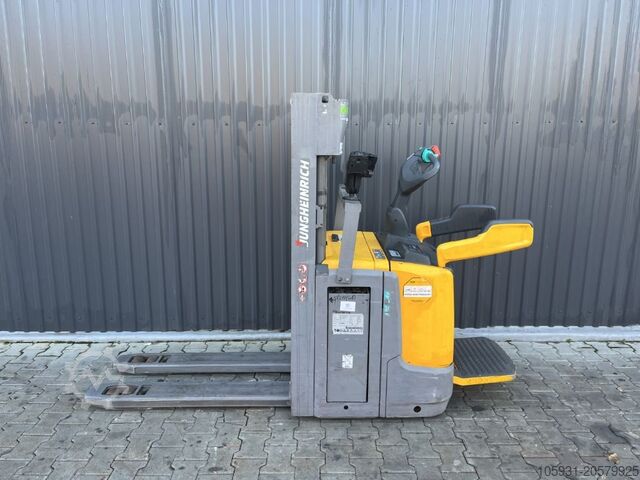 Viljuškari za taksije vozača Jungheinrich ERC214z